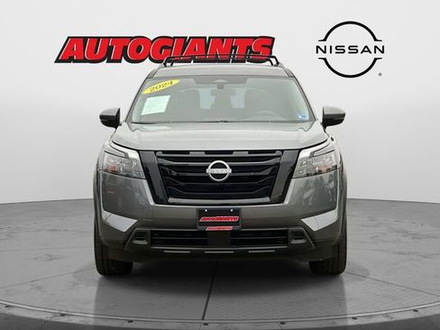 Used 2024 Nissan Pathfinder SV w/ Black Appearance Package image 7