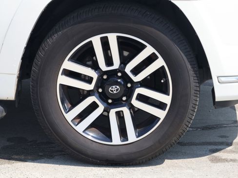 Used 2014 Toyota 4Runner Limited image 11