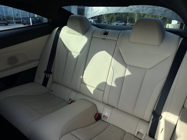 Used 2024 BMW 430i Coupe w/ M Sport Package RWD image 25
