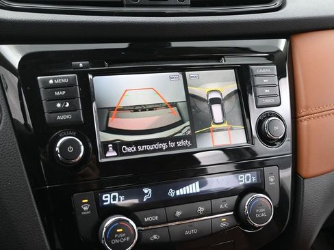 Used 2018 Nissan Rogue SL w/ Premium Package image 23