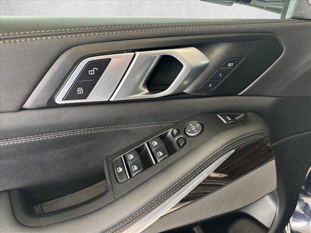 Used 2024 BMW X5 xDrive40i w/ M Sport Package AWD/4WD image 17