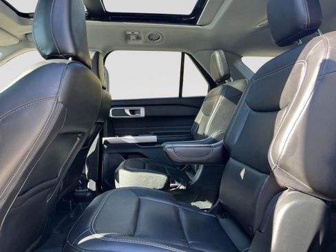 Used 2022 Ford Explorer XLT w/ Equipment Group 202A AWD/4WD image 13
