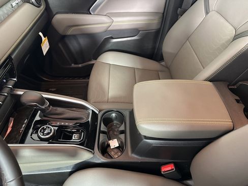 New 2025 Chevrolet Colorado ZR2 w/ ZR2 Bison Edition image 24