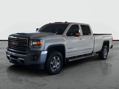Used 2019 GMC Sierra 3500 SLT w/ Duramax Plus Package AWD/4WD image 4