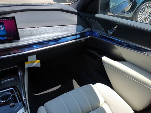 New 2025 BMW 760i xDrive image 15