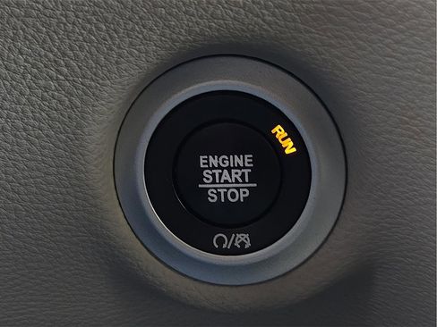 Used 2021 Chrysler Pacifica Touring-L image 16