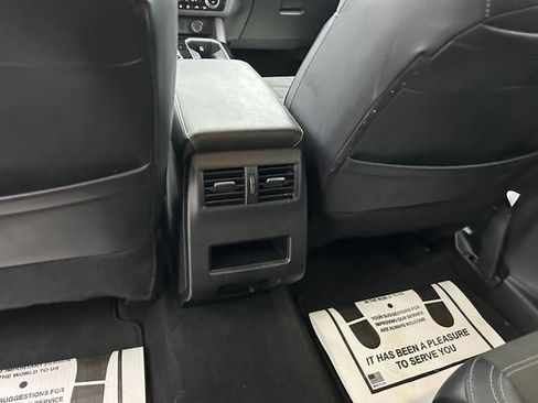 Used 2025 Mitsubishi Outlander SE image 15