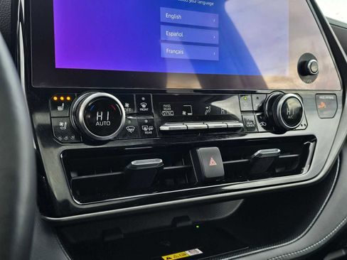 Used 2023 Toyota Highlander Limited image 28