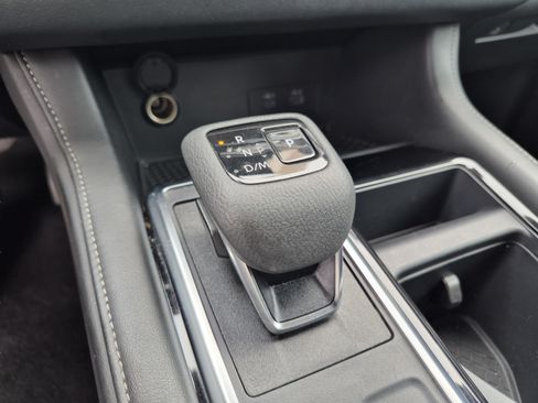 Used 2025 Nissan Pathfinder SV FWD image 33