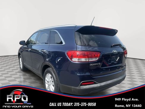Used 2017 Kia Sorento AWD image 3