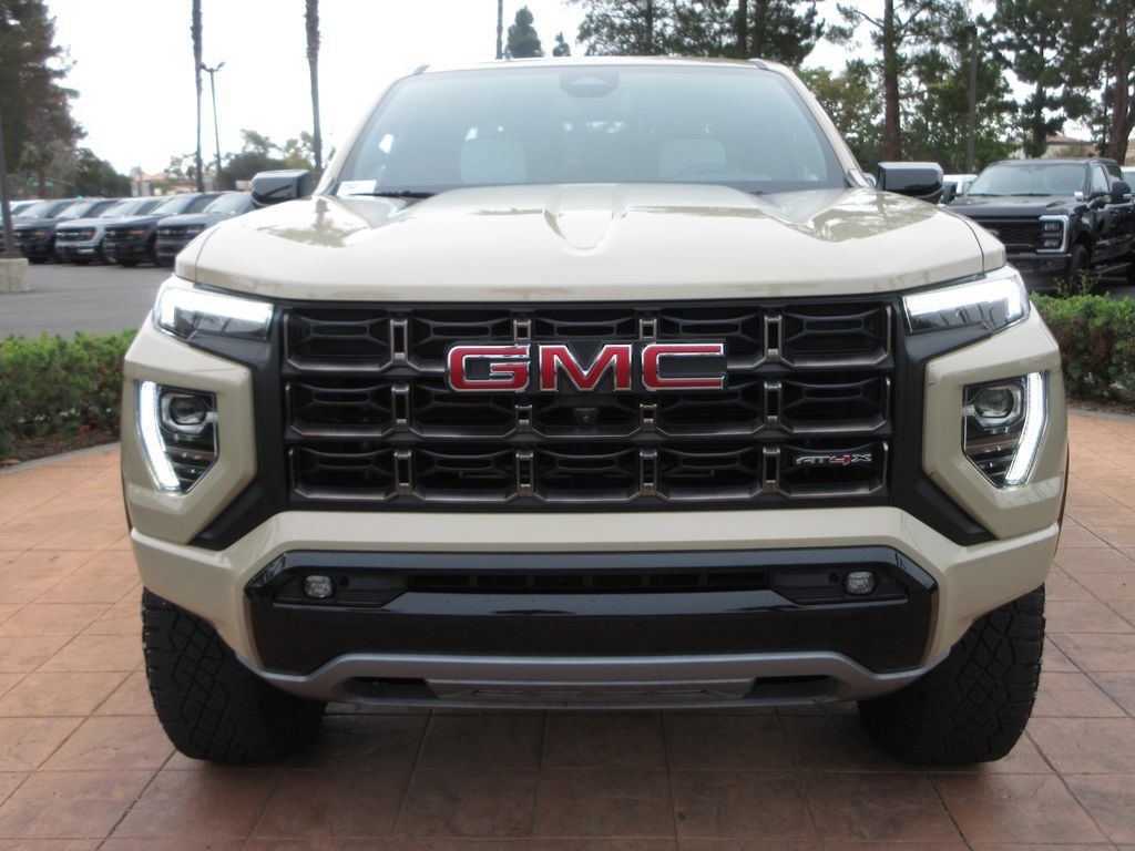 Used 2024 GMC Canyon AT4X AWD/4WD image 8