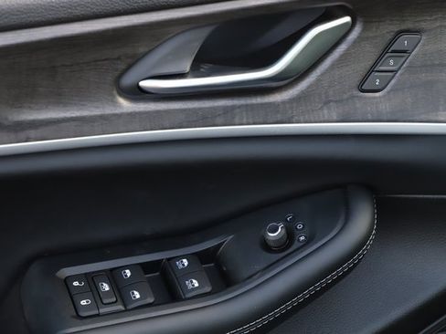 New 2025 Jeep Grand Cherokee Limited image 14