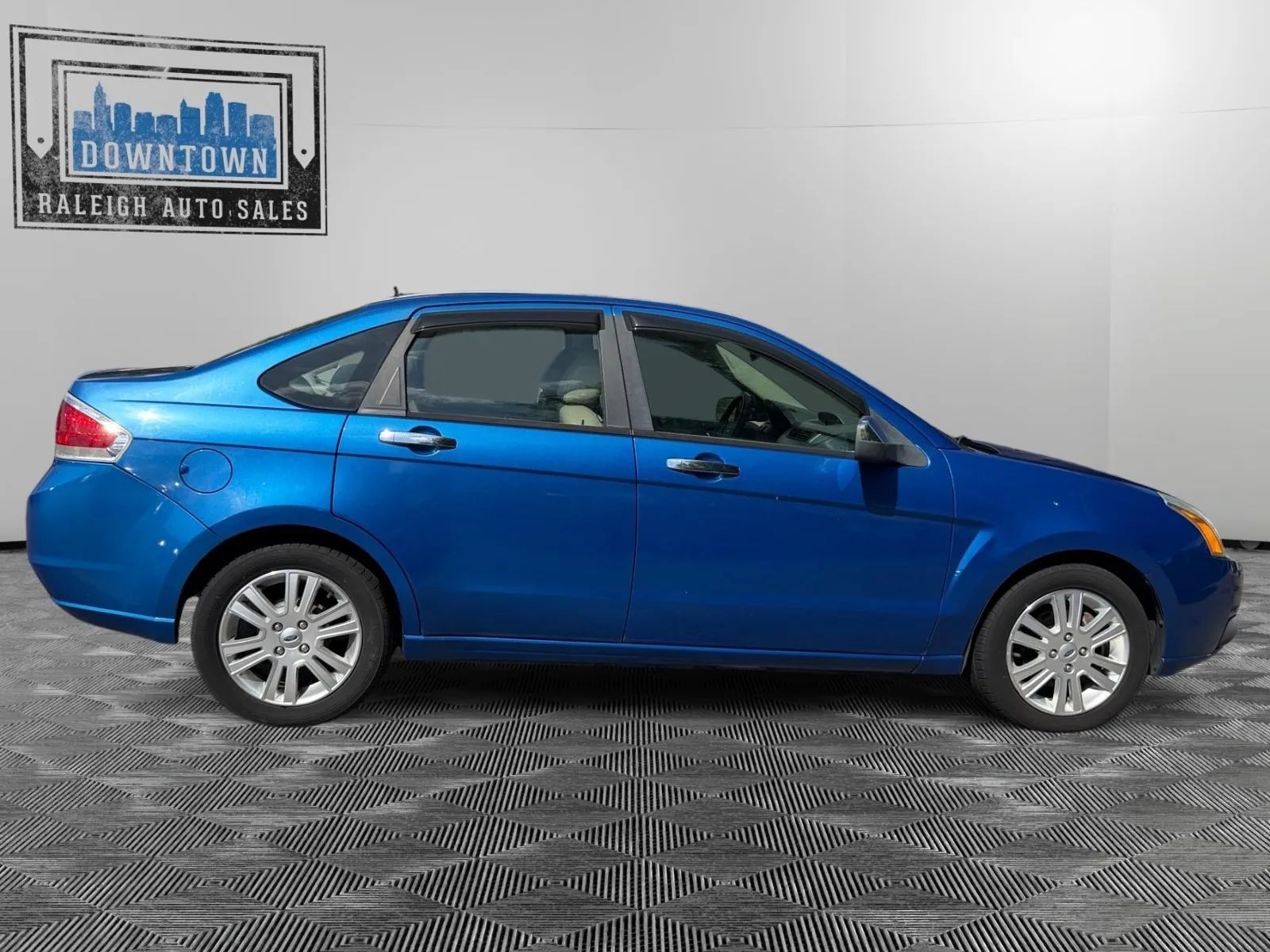 Used 2010 Ford Focus SEL FWD image 5