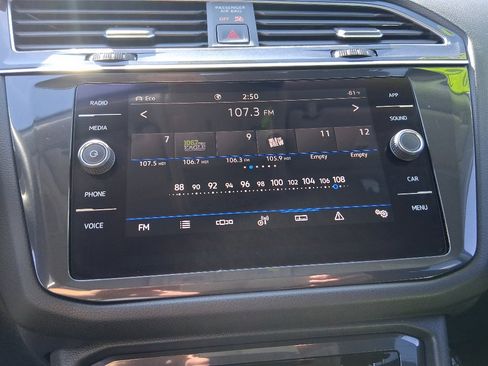 Used 2022 Volkswagen Tiguan SE image 17