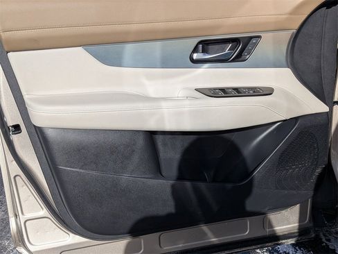 Used 2025 Nissan Murano Platinum image 9