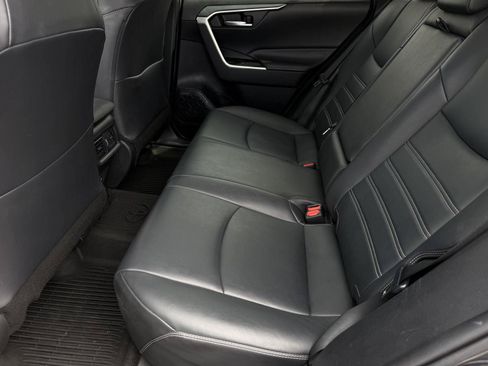 Used 2020 Toyota RAV4 XLE Premium FWD image 8
