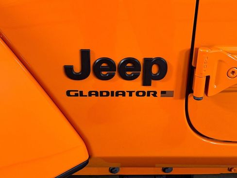 Certified 2025 Jeep Gladiator Sport w/ Premium Package AWD/4WD image 27