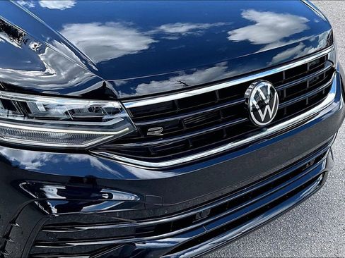 Certified 2023 Volkswagen Tiguan SE R-Line FWD image 11