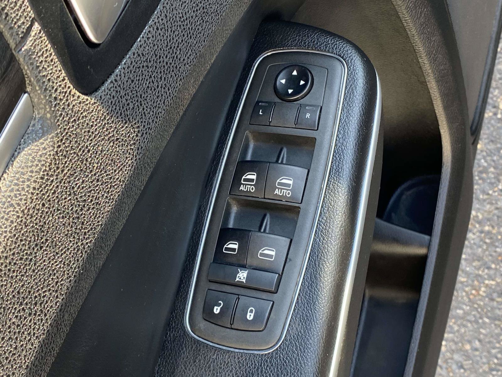 Used 2021 Chrysler 300 Touring w/ Sport Appearance Package RWD image 26