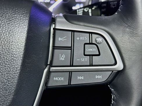 Used 2023 Toyota Highlander XLE AWD/4WD image 33