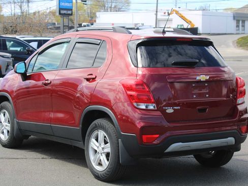 Used 2022 Chevrolet Trax LT w/ LT Convenience Package AWD/4WD image 3