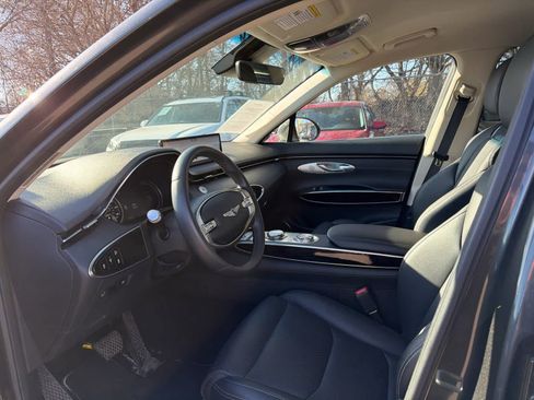 Used 2025 Genesis GV70 2.5T AWD/4WD image 10