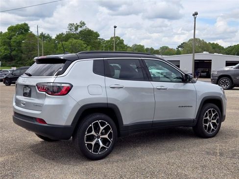 Certified 2025 Jeep Compass Limited AWD/4WD image 15