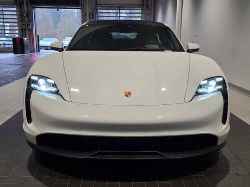 Used 2022 Porsche Taycan image 10