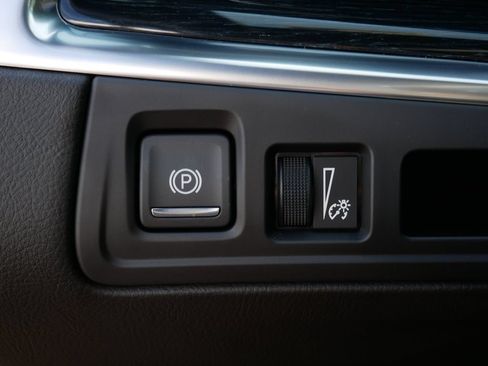 Used 2025 Cadillac XT5 Premium Luxury AWD/4WD image 17