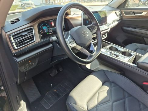 Used 2025 Volkswagen Atlas SE image 7