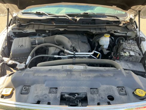 Used 2018 RAM 1500 Classic SLT AWD/4WD image 25