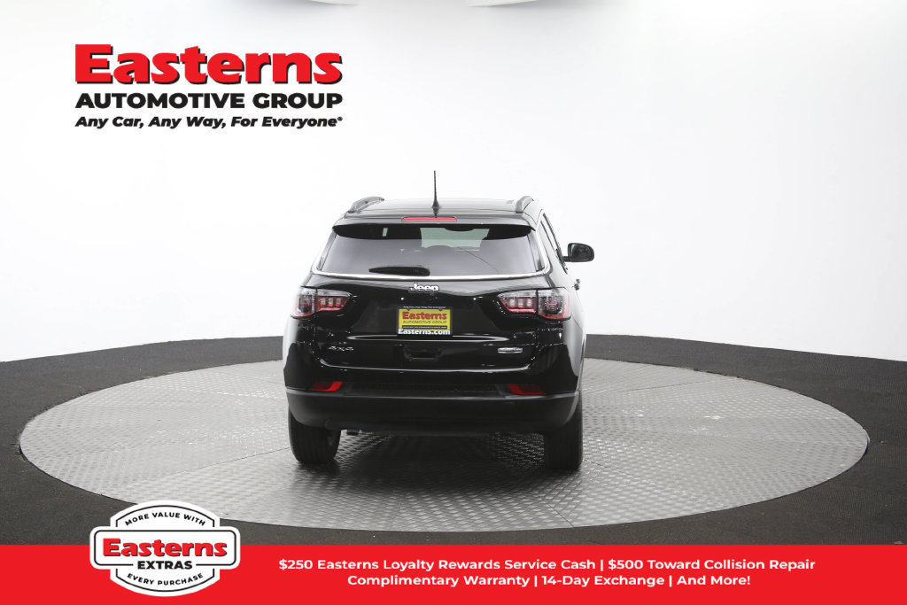 Used 2025 Jeep Compass Latitude w/ Sun & Sound Group AWD/4WD image 42