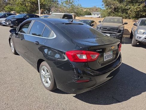 Used 2017 Chevrolet Cruze LT w/ Convenience Package FWD image 3