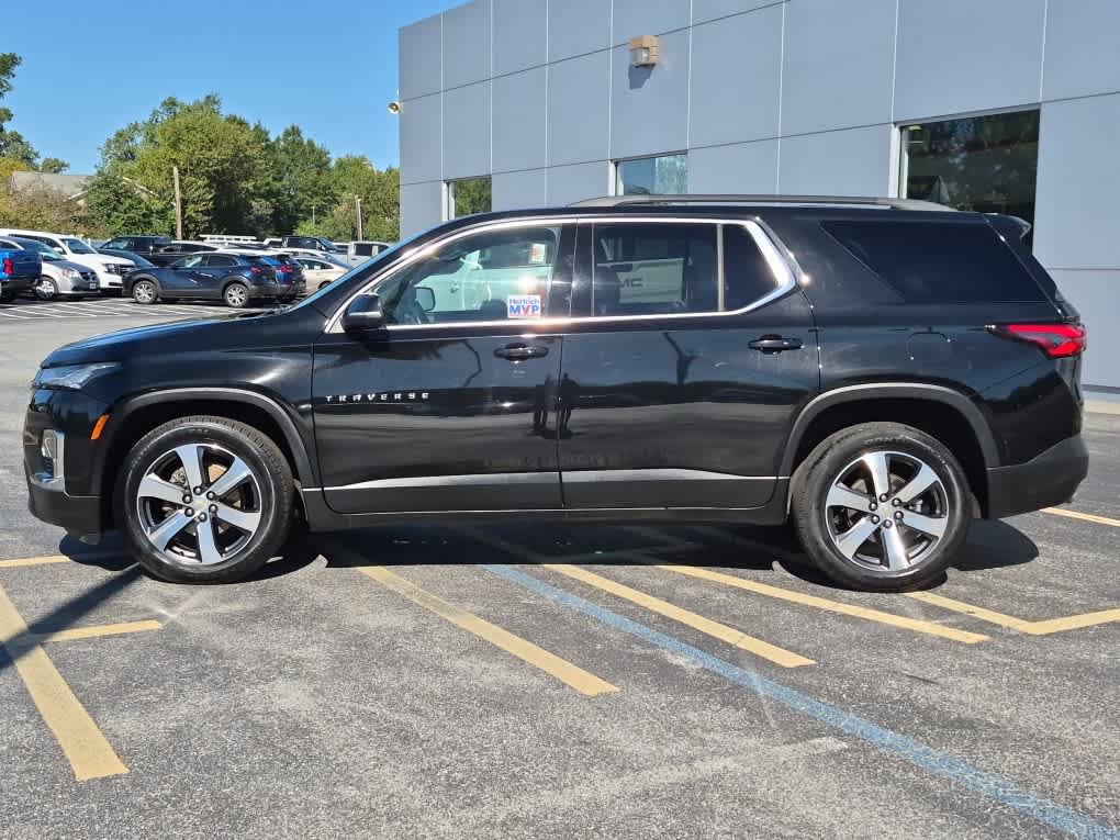 Used 2023 Chevrolet Traverse LT w/ LT Premium Package AWD/4WD image 5