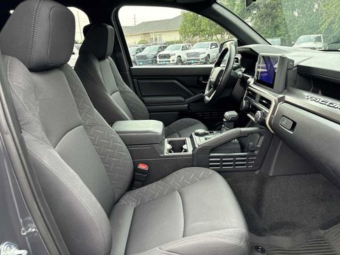 Used 2025 Toyota Tacoma SR5 AWD/4WD image 24