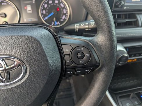 Used 2021 Toyota RAV4 LE image 12