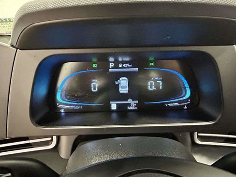 Certified 2025 Hyundai Elantra SE FWD image 23