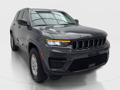 Used 2024 Jeep Grand Cherokee Laredo AWD/4WD image 2