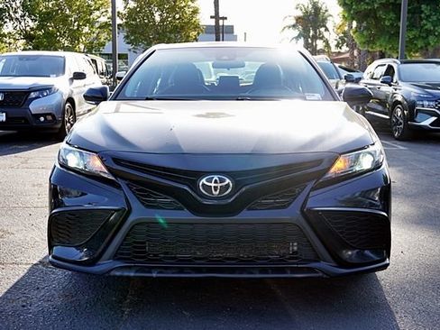 Used 2022 Toyota Camry SE FWD image 5