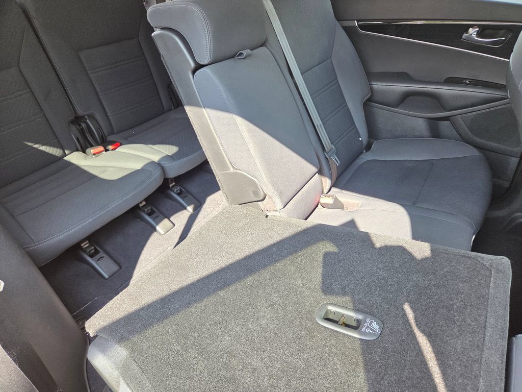 Used 2019 Kia Sorento FWD w/ LX Convenience Package image 5