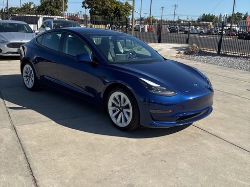 Used 2021 Tesla Model 3 Standard Range Plus RWD image 2