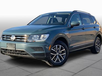 Used 2020 Volkswagen Tiguan SE w/ Panoramic Sunroof Package