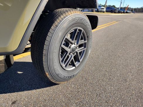 New 2026 Jeep Gladiator Sport image 12