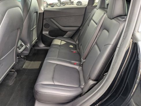 Used 2022 Tesla Model Y Long Range AWD/4WD image 25