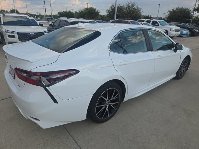 Used 2023 Toyota Camry SE FWD image 3