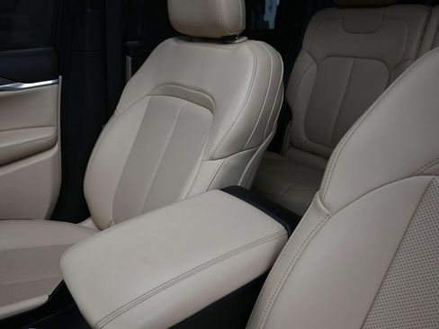 Used 2024 Jeep Grand Cherokee Limited w/ Luxury Tech Group II image 14