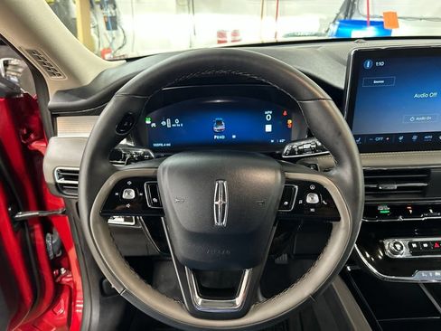 Certified 2025 Lincoln Corsair AWD w/ Equipment Group 101A image 15