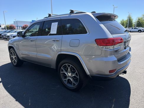 Used 2018 Jeep Grand Cherokee Limited AWD/4WD image 8