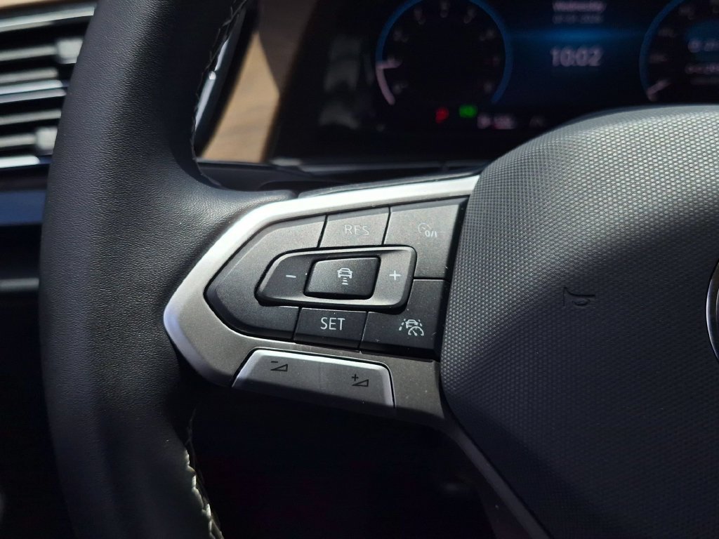 Used 2025 Volkswagen Atlas SE FWD image 14