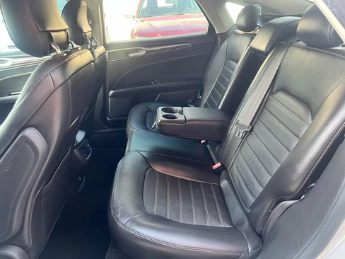 Used 2014 Ford Fusion SE w/ Equipment Group 202A FWD image 29